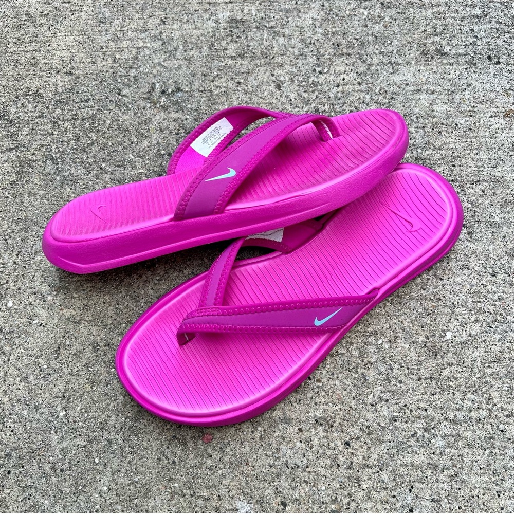 WMNS NIKE ULTRA CELSO THONG FLIP FLOP BRIGHT FIRE PINK